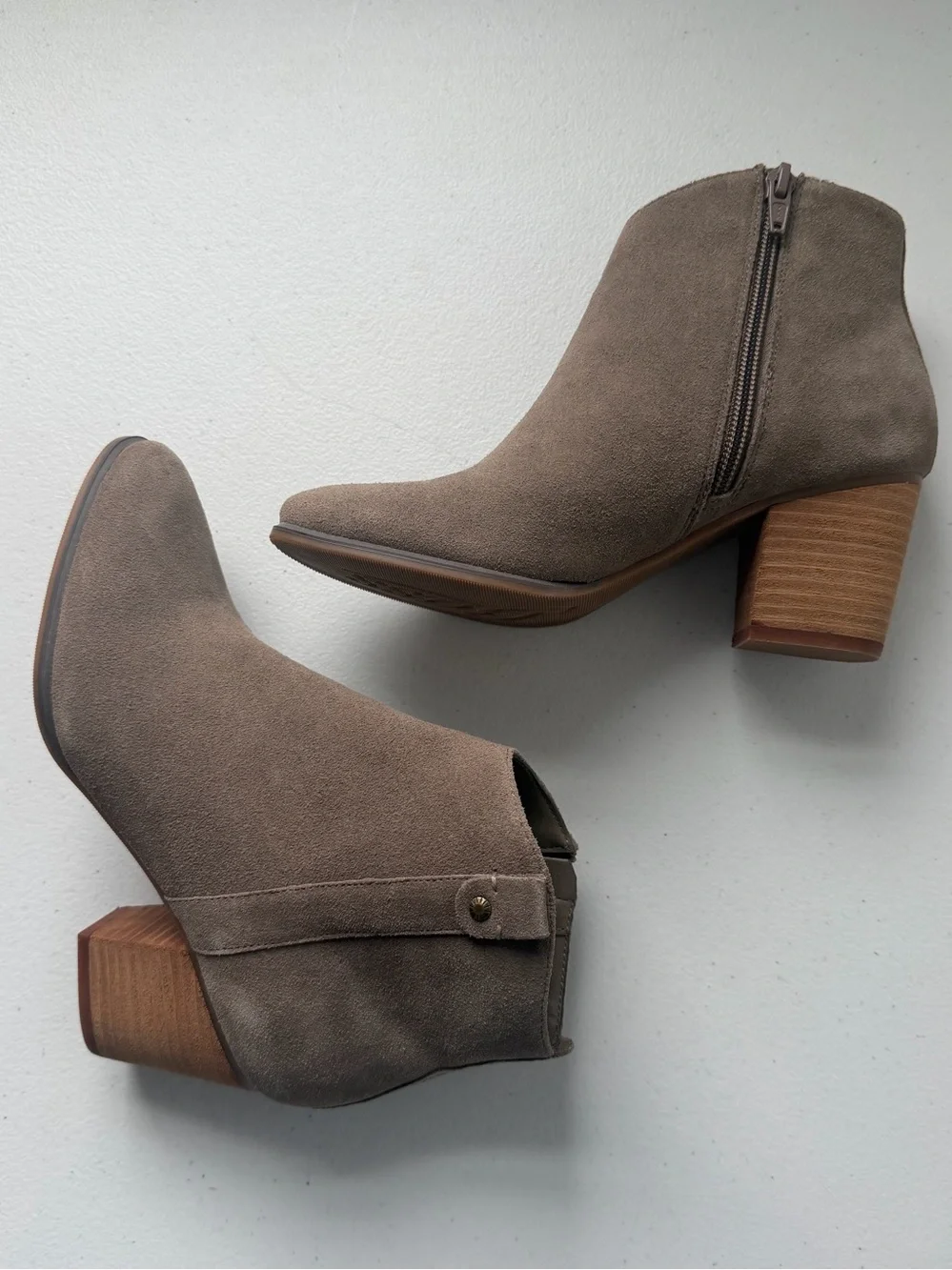 Bass Shiloh Taupe Light Brown Leather Ankle Booties 5M Run Small/Narrow
